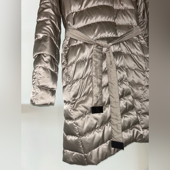 Max Mara The Cube
Max Mara The Cube Belted Padded Coat - Picture 4 of 5